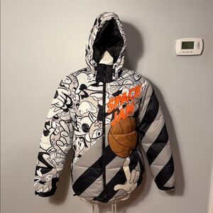 Looney Tunes Members Only Adult Space Jam Bugs Bunny Puffer Coat, Small.